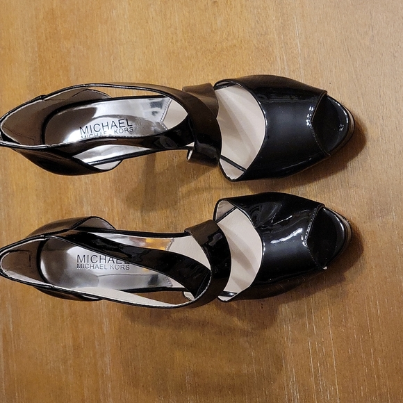 GORGEOUS MICHAEL KORS PATENT LEATHER HEELS - Picture 9 of 16